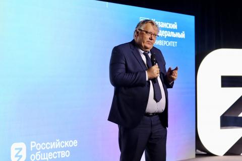 Дмитрий Таюрский: «Наша задача – помочь сориентироваться в огромном потоке информации»