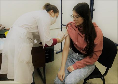 Вакцинация от COVID-19 и гриппа проходит в Казанском университете