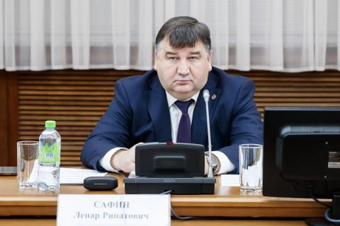 Ректор КФУ Ленар Сафин провел очередное заседание Ученого совета