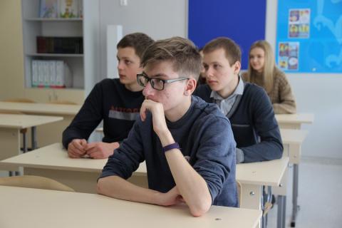 Школьники из Лисичанска продолжают обучение в школе «Университетская» КФУ