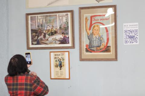 Плакаты о советском образовании, научные труды о педагогике – в КФУ открылась тематическая выставка 