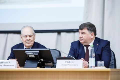 Ректор КФУ принял участие в торжественном заседании в честь Дня российской науки