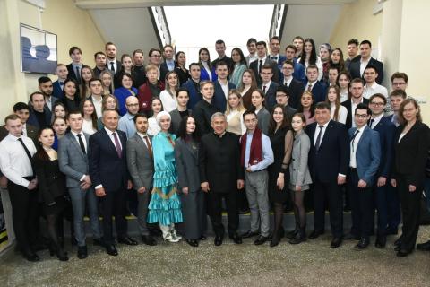 Аспирант и магистрант КФУ представили свои проекты Раису Татарстана