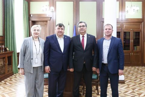 Ректор КФУ встретился с представителями делегаций стран ОИС