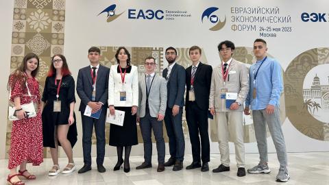 Студенты Казанского университета – участники Евразийского экономического форума