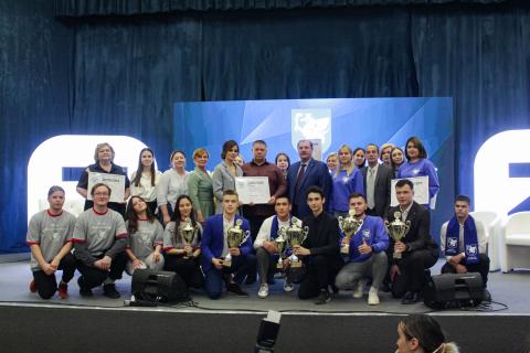 Студенты и сотрудники КФУ отмечены наградами в сфере молодежной политики