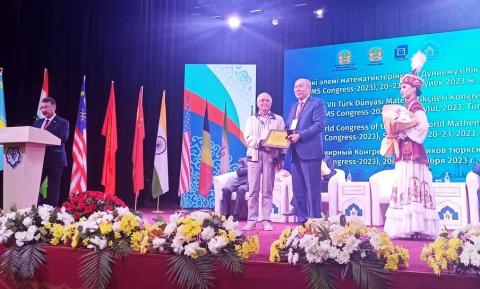 Профессор КФУ награжден медалью Международного математического общества тюркского мира