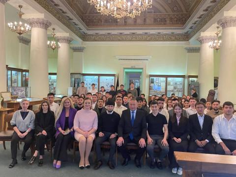 Хоким Джизакской области Эргаш Салиев встретился с соотечественниками в Казанском университете