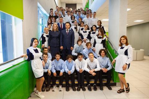 Приехавшие учиться в школу КФУ старшеклассники из ЛНР встретились с главой Минобрнауки РТ