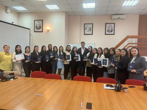 Студенты Казахского женского педагогического университета прошли курсы повышения квалификации в КФУ