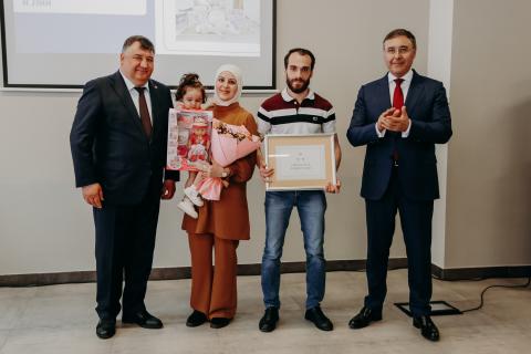 В КФУ Валерий Фальков вручил студенческим семьям денежные сертификаты