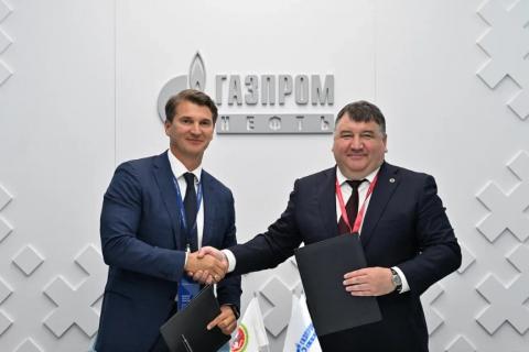 КФУ и «Газпром нефть» подписали соглашение о сотрудничестве в сфере нефтехимии 