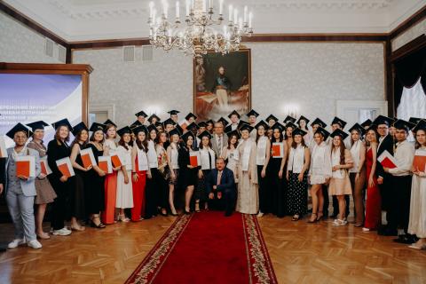 В КФУ вручили красные дипломы лучшим выпускникам