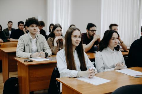 Мировая экономика и международные отношения: в КФУ стартовала студенческая конференция 