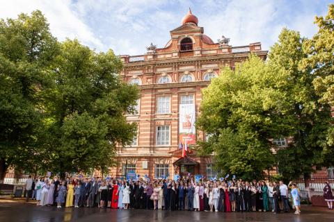 Выпускникам школы КФУ «Университетская» торжественно вручили медали