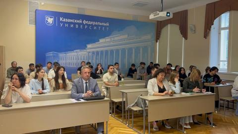 На встрече с иностранными студентами КФУ обсудили правовые основы пребывания в России