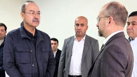 Премьер-министр Узбекистана ознакомился с медицинским образовательным кластером Джизака