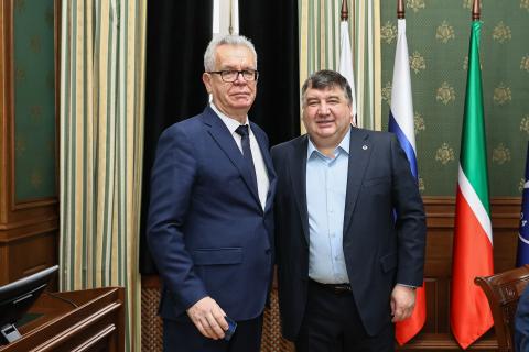 Ректор КФУ представил коллективу и.о. директора Института физики