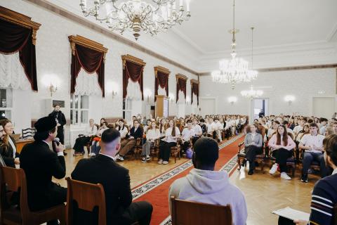 В КФУ школьники со всей России познают азы дипломатии