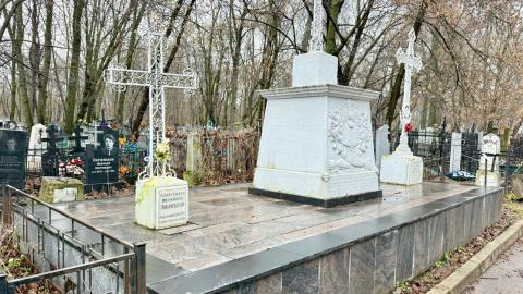 Сотрудники и студенты Казанского университета возложили цветы к могиле Николая Лобачевского