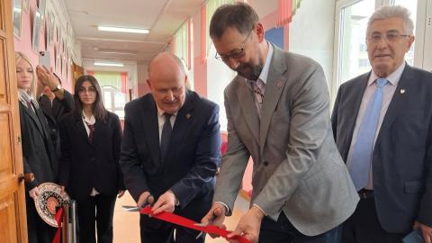 Проректор КФУ открыл музей-лабораторию естествознания в школе имени Каюма Насыри