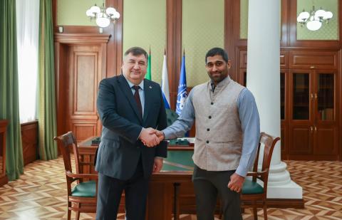 Ректор КФУ встретился с генконсулом Индии в Казани