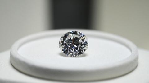 Доцент КФУ рассказал, как отличить синтетический бриллиант от натурального