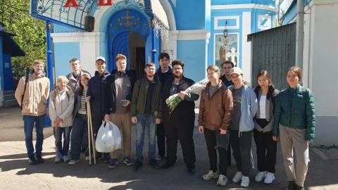 Представители КФУ привели в порядок захоронения на Арском кладбище 