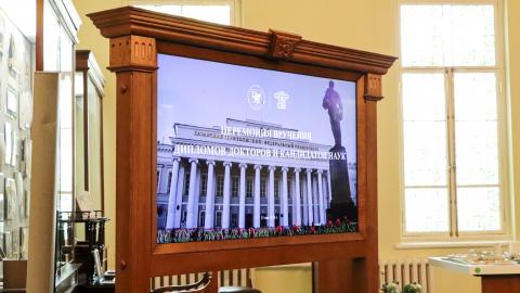 В КФУ вручили дипломы докторов и кандидатов наук