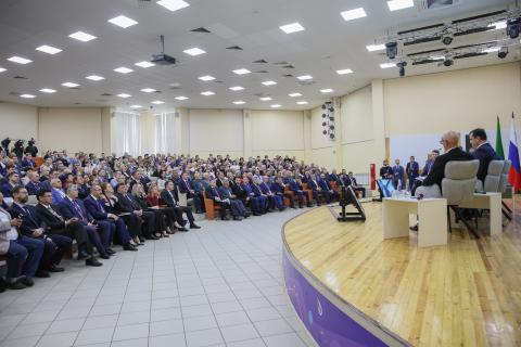 Ректор КФУ принял участие в стратегической сессии по кооперации науки и бизнеса «Новые материалы и химия»