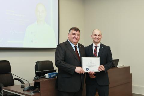 Ректор КФУ Ленар Сафин: «Мы отдаем дань уважения всем, кто совершил этот непростой выбор – помогать людям и спасать их»