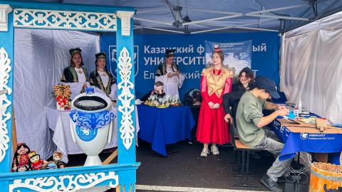 Елабужский институт КФУ представил национальный колорит на городском Сабантуе