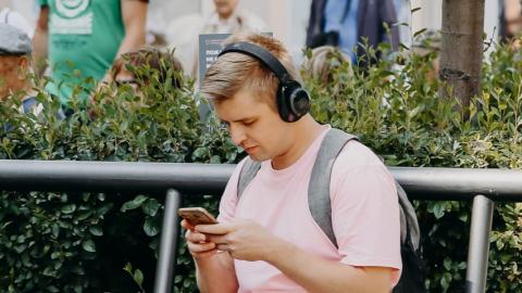 В КФУ объяснили, сколько часов в день можно носить наушники без вреда для слуха