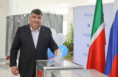 Ректор КФУ принял участие в голосовании на выборах депутатов Государственной Думы Российской Федерации
