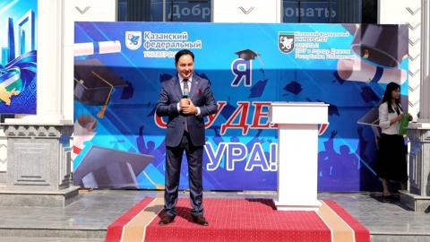 Проректор КФУ поздравил первокурсников филиала вуза в Джизаке с Днем знаний