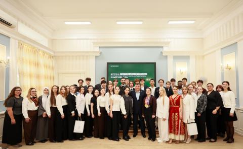Ректор КФУ провел традиционную встречу с первокурсниками и студенческим активом вуза