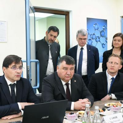 Раис Татарстана посетил совместное производство КФУ и ООО «Изварино Фарма»