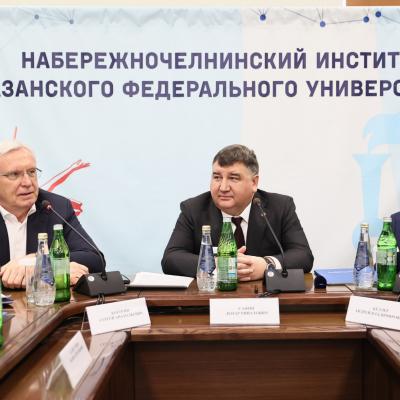 Ректор КФУ представил коллективу Набережночелнинского института нового директора