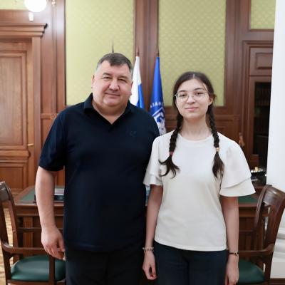 Ректор КФУ Ленар Сафин встретился с абитуриенткой, набравшей 300 баллов на ЕГЭ